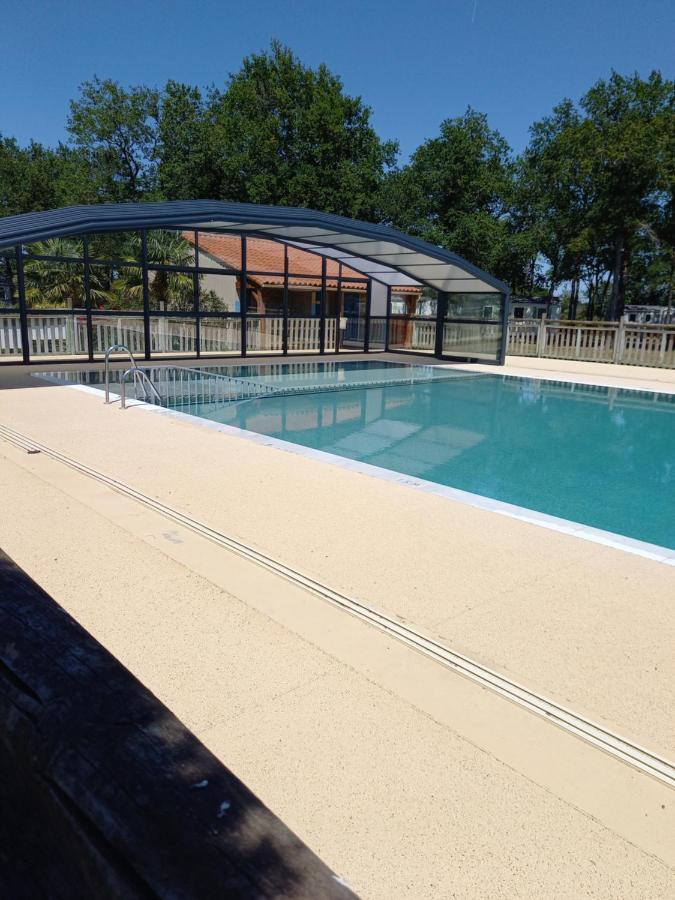 Coeur De Vendee Hotell La Boissiere-de-Montaigu Exteriör bild